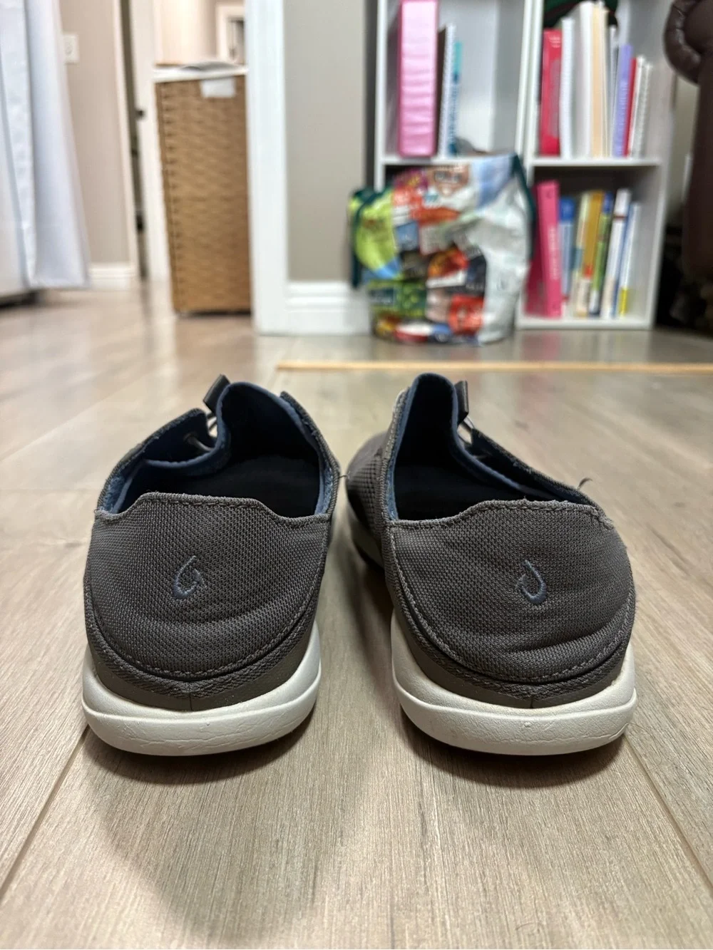 Olukai Moku Pae Mens Size 11.5 Gray Mesh Slip On Casual Sneakers Good Condition
